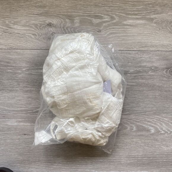 LOVE TRIANGLE
SWEET SENSATION TIE FRONT S/S MINI DRESS WHITE M NWT - Picture 4 of 8